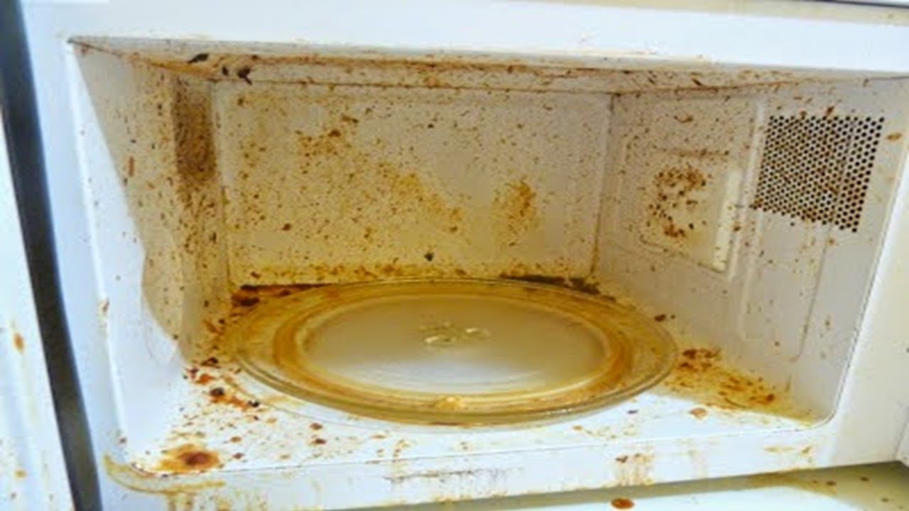 Naturally Freshen & Clean Your Microwave in Minutes with Lemon